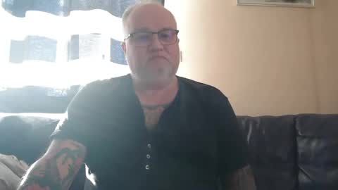 Snapshot of curtus14 chatting on December 2, 8:19 am curtus14 online show from December 2, 8:19 am