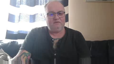 Snapshot of curtus14 chatting on February 1, 9:00 am curtus14 online show from February 1, 9:00 am