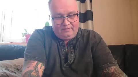 Snapshot of curtus14 chatting on March 5, 4:13 pm curtus14 online show from March 5, 4:13 pm