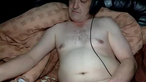 Snapshot of curvelover1977 chatting on November 20, 4:01 am curvelover1977 online show from November 20, 4:01 am