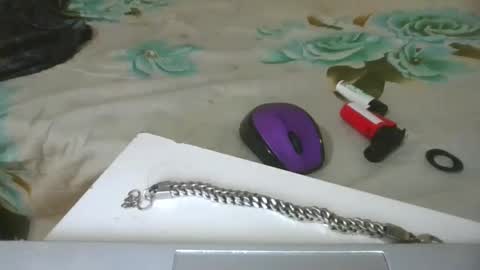 curvey_brown_girl online show from May 7, 1:00 am
