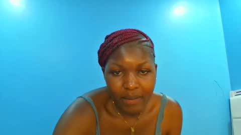 Snapshot of curvey_queen chatting on February 1, 3:54 pm Lolah online show from February 1, 3:54 pm
