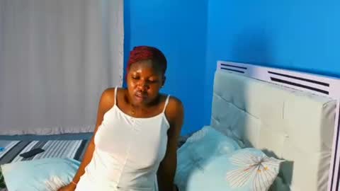 Snapshot of curvey_queen chatting on February 16, 7:32 pm Lolah online show from February 16, 7:32 pm