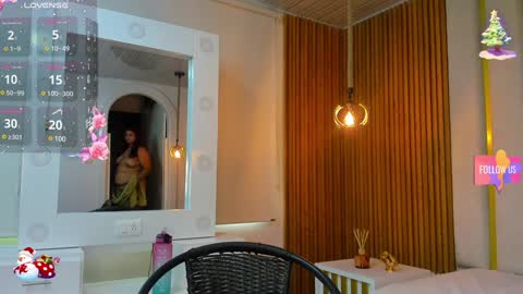 Snapshot of curvy_beauty_ chatting on December 14, 6:30 pm Hanna online show from December 14, 6:30 pm