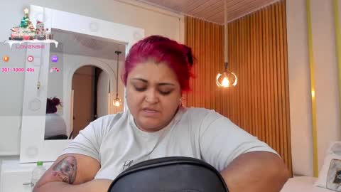 Snapshot of curvy_beauty_ chatting on December 15, 11:23 am Hanna online show from December 15, 11:23 am