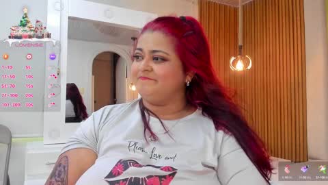 Snapshot of curvy_beauty_ chatting on December 15, 2:27 pm Hanna online show from December 15, 2:27 pm