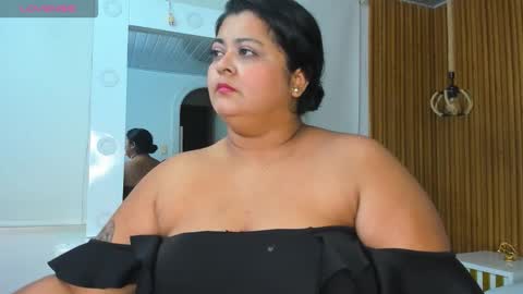 Snapshot of curvy_beauty_ chatting on November 11, 11:21 am Hanna online show from November 11, 11:21 am