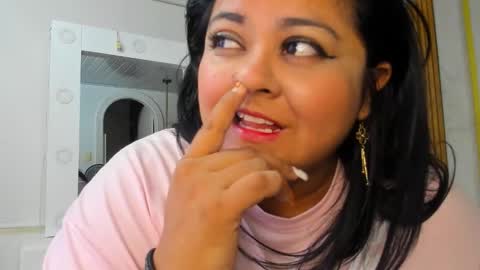 Snapshot of curvy_beauty_ chatting on November 16, 12:00 pm Hanna online show from November 16, 12:00 pm