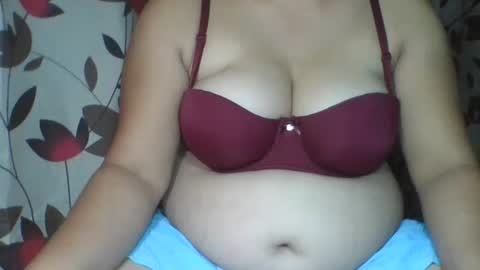 Snapshot of curvyladyxx289 chatting on October 28, 7:27 pm curvyladyxx289 online show from October 28, 7:27 pm