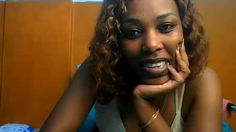 Snapshot of curvylyin chatting on May 9, 1:27 pm curvylyin online show from May 9, 1:27 pm