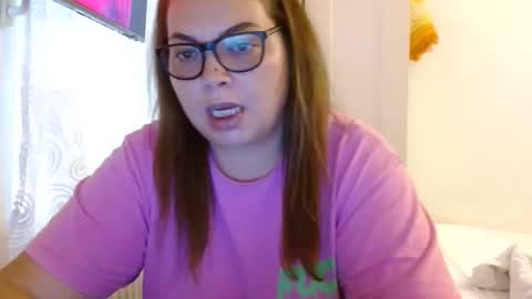 Snapshot of curvymomylore chatting on May 19, 10:21 am Lore online show from May 19, 10:21 am