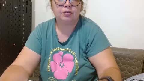 Snapshot of curvymomylore chatting on May 25, 12:44 pm Lore online show from May 25, 12:44 pm