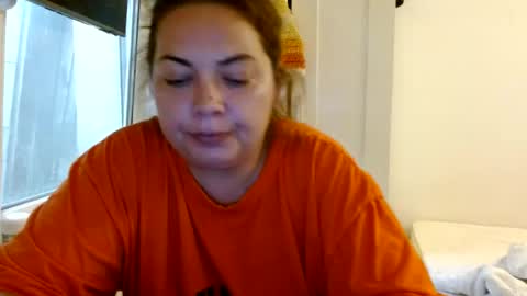 Snapshot of curvymomylore chatting on June 29, 2:39 pm Lore online show from June 29, 2:39 pm