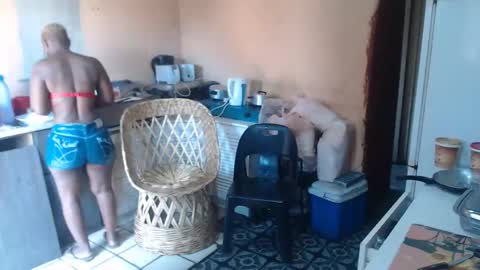 Snapshot of curvypear76x chatting on December 6, 8:37 am curvypear76x online show from December 6, 8:37 am