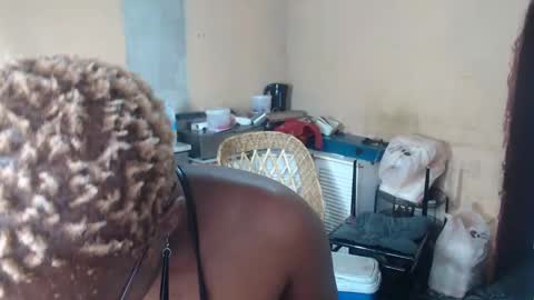 Snapshot of curvypear76x chatting on January 2, 7:33 am curvypear76x online show from January 2, 7:33 am