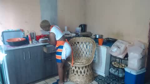 Snapshot of curvypear76x chatting on January 3, 8:32 am curvypear76x online show from January 3, 8:32 am