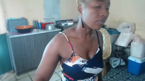 Snapshot of curvypear76x chatting on January 7, 1:03 pm curvypear76x online show from January 7, 1:03 pm