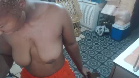 Snapshot of curvypear76x chatting on January 11, 5:40 pm curvypear76x online show from January 11, 5:40 pm