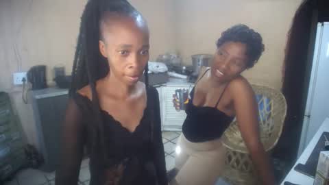 Snapshot of curvypear76x chatting on September 18, 7:10 am curvypear76x online show from September 18, 7:10 am