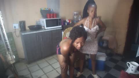 Snapshot of curvypear76x chatting on September 22, 8:16 am curvypear76x online show from September 22, 8:16 am