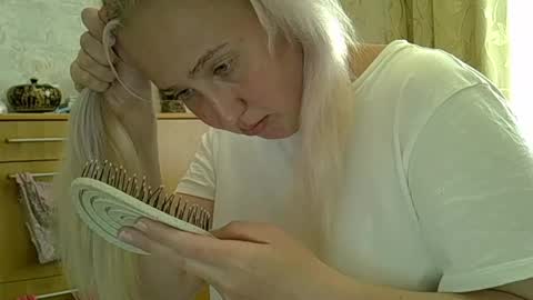 Curvy online show from June 1, 10:50 am