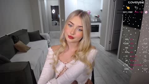 Snapshot of cute18cute chatting on September 25, 12:31 pm Kira online show from September 25, 12:31 pm