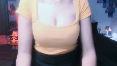 Snapshot of cute_alishaa chatting on May 8, 6:35 pm Alisha online show from May 8, 6:35 pm
