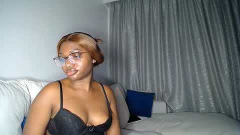 Liya online show from April 11, 6:01 pm