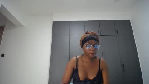 Liya online show from April 25, 1:41 pm