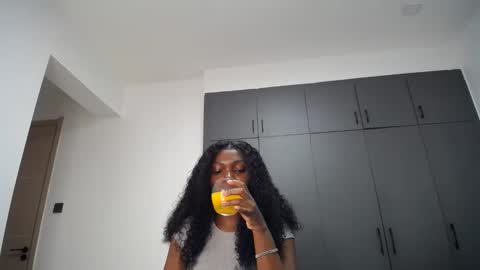 Snapshot of cute_ass18 chatting on May 13, 6:27 pm Liya online show from May 13, 6:27 pm