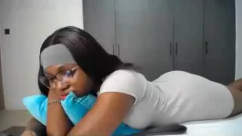 Snapshot of cute_ass18 chatting on July 3, 1:17 pm Liya online show from July 3, 1:17 pm