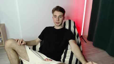 Snapshot of cute_brian chatting on October 22, 2:28 pm Im Brian online show from October 22, 2:28 pm