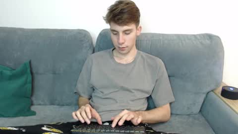 Snapshot of cute_brian chatting on October 27, 3:49 pm Im Brian online show from October 27, 3:49 pm