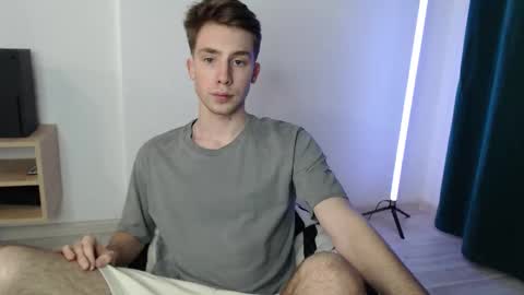 Snapshot of cute_brian chatting on December 1, 3:28 pm Im Brian online show from December 1, 3:28 pm