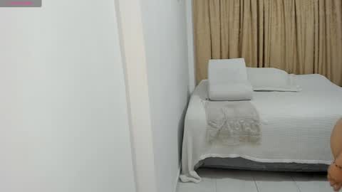 Snapshot of cute_brunett chatting on January 18, 10:39 am Sara online show from January 18, 10:39 am