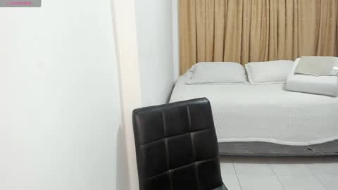 Snapshot of cute_brunett chatting on February 4, 2:39 am Sara online show from February 4, 2:39 am