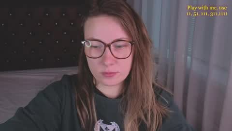Snapshot of cute_darina chatting on May 6, 1:36 am Everyday stream in the same time online show from May 6, 1:36 am