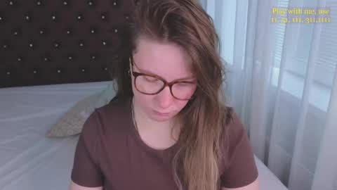 Snapshot of cute_darina chatting on May 7, 5:35 am Everyday stream in the same time online show from May 7, 5:35 am