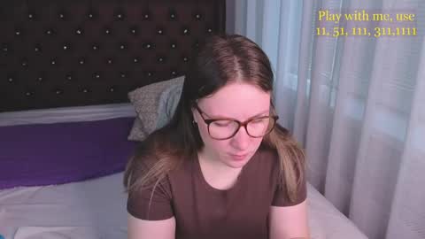 Snapshot of cute_darina chatting on May 26, 1:23 am Everyday stream in the same time online show from May 26, 1:23 am