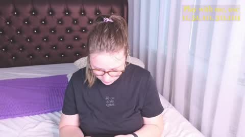 Snapshot of cute_darina chatting on May 29, 1:47 am Everyday stream in the same time online show from May 29, 1:47 am