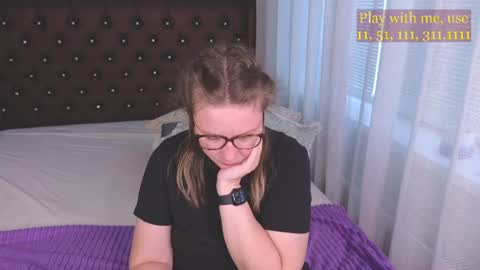 Snapshot of cute_darina chatting on June 20, 1:41 am Everyday stream in the same time online show from June 20, 1:41 am