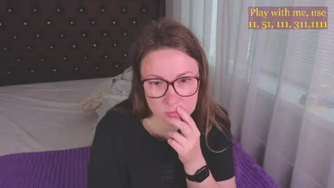 Snapshot of cute_darina chatting on June 22, 1:29 am Everyday stream in the same time online show from June 22, 1:29 am