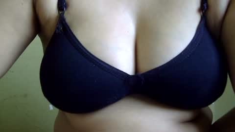 Snapshot of cute_diyu chatting on October 18, 3:53 am Diyu online show from October 18, 3:53 am