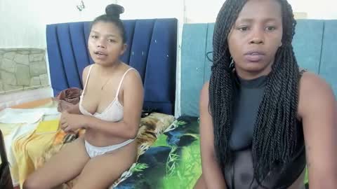 Snapshot of cute_ebony_18_ chatting on November 21, 2:21 am cute_ebony_18_ online show from November 21, 2:21 am