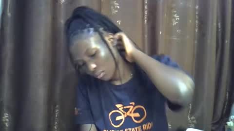 Snapshot of cute_emmy1 chatting on October 25, 10:34 am cute_emmy1 online show from October 25, 10:34 am