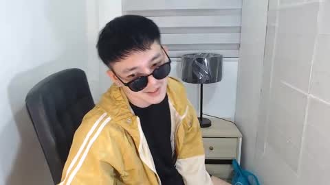 Snapshot of cute_enzo24 chatting on December 13, 6:00 am cute_enzo24 online show from December 13, 6:00 am