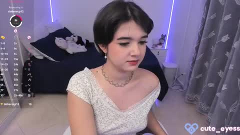 Snapshot of cute_eyess chatting on October 1, 8:26 pm Cute online show from October 1, 8:26 pm