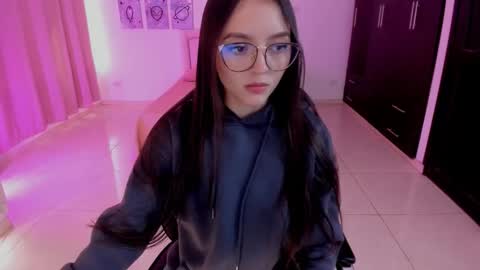 Snapshot of cute_fox_1 chatting on January 12, 2:44 pm Bella Fox online show from January 12, 2:44 pm