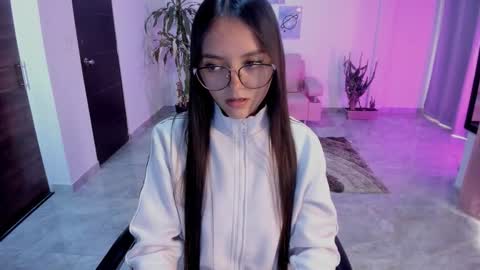 Snapshot of cute_fox_1 chatting on February 24, 3:10 pm Bella Fox online show from February 24, 3:10 pm