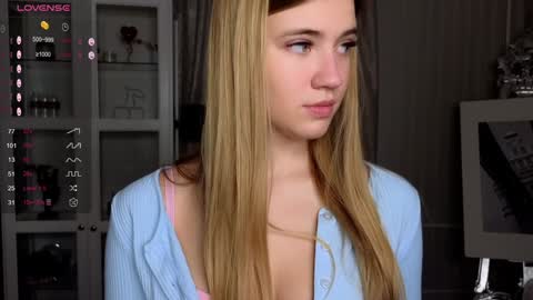 Snapshot of cute_fox_girl chatting on December 21, 7:03 am Anne online show from December 21, 7:03 am